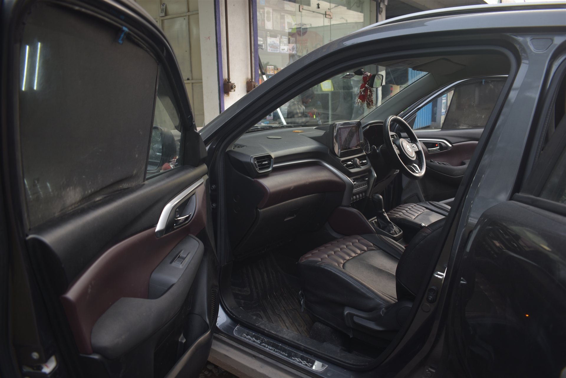 Spotless Maruti Grand Vitara interior cabin and dashboard